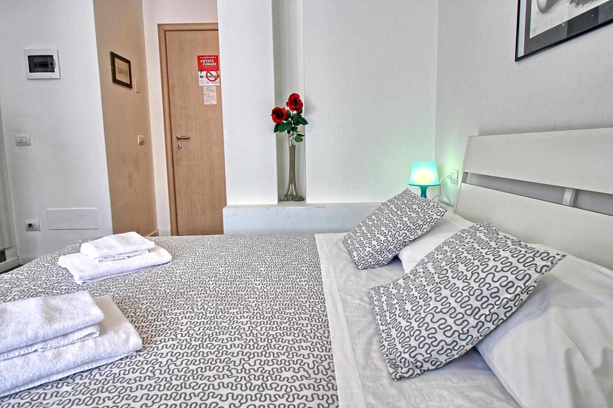 Residenza Manzoni Como Centre ภายนอก รูปภาพ